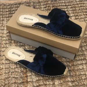 Soludos knotted velvet mules, navy
